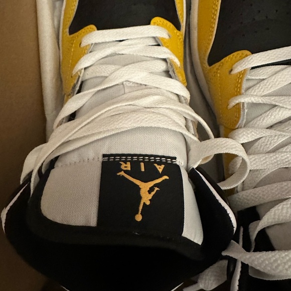 TODAY SALE ONLY - Air Jordans 1  mid, GS 6 1/2 boys - Picture 5 of 11